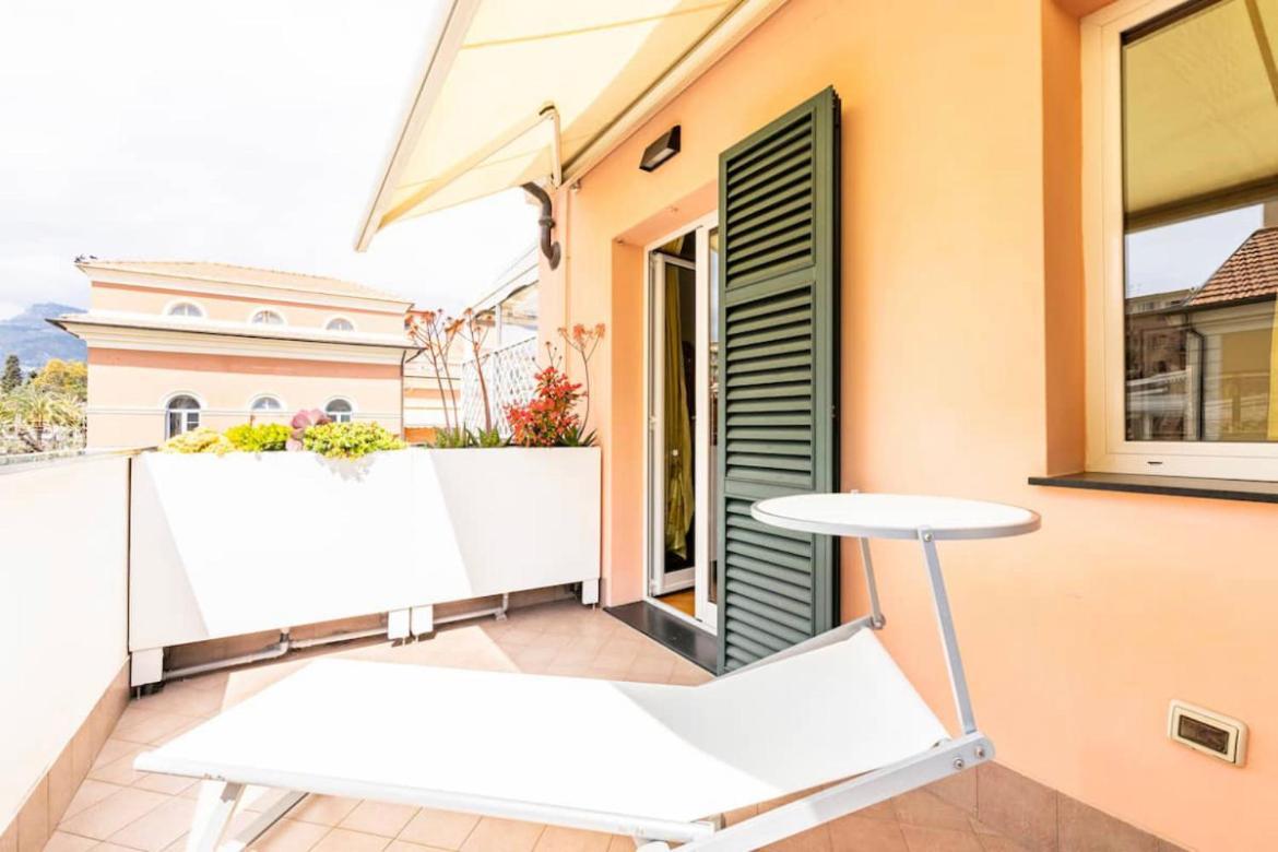 La Casa Al Mare Centro Storico Di Loano Con Garage Apartment Exterior photo